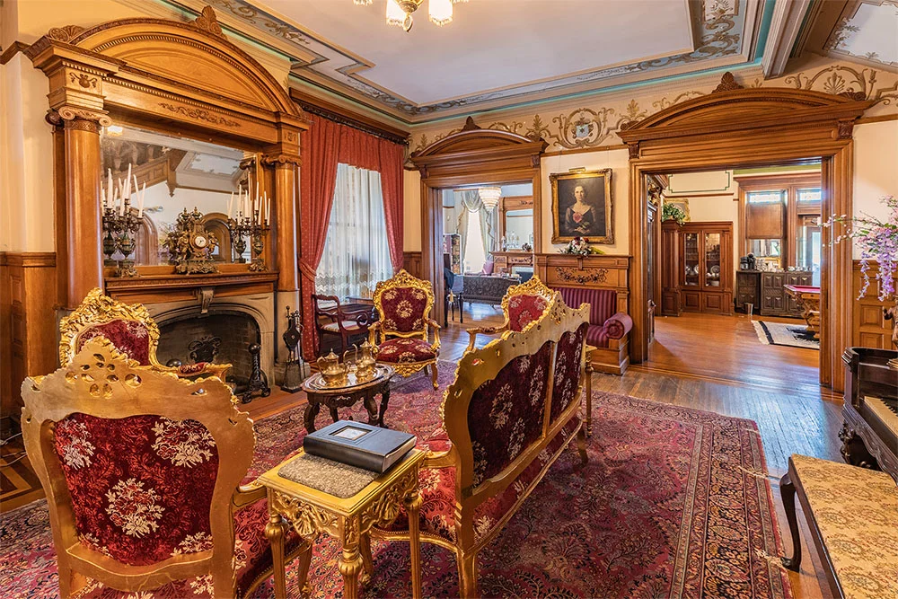 lavish inn common room with Victorian style furnishings