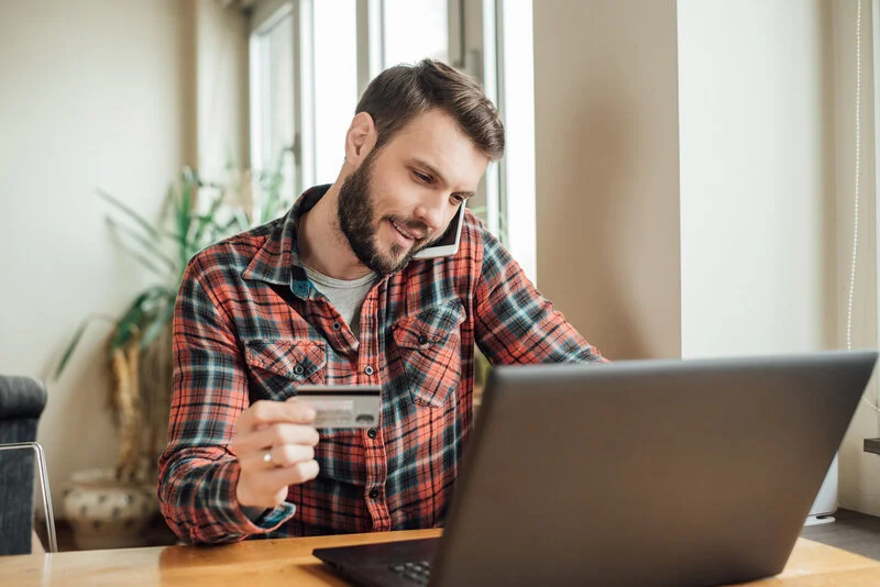 man making a transaction online using his laptop